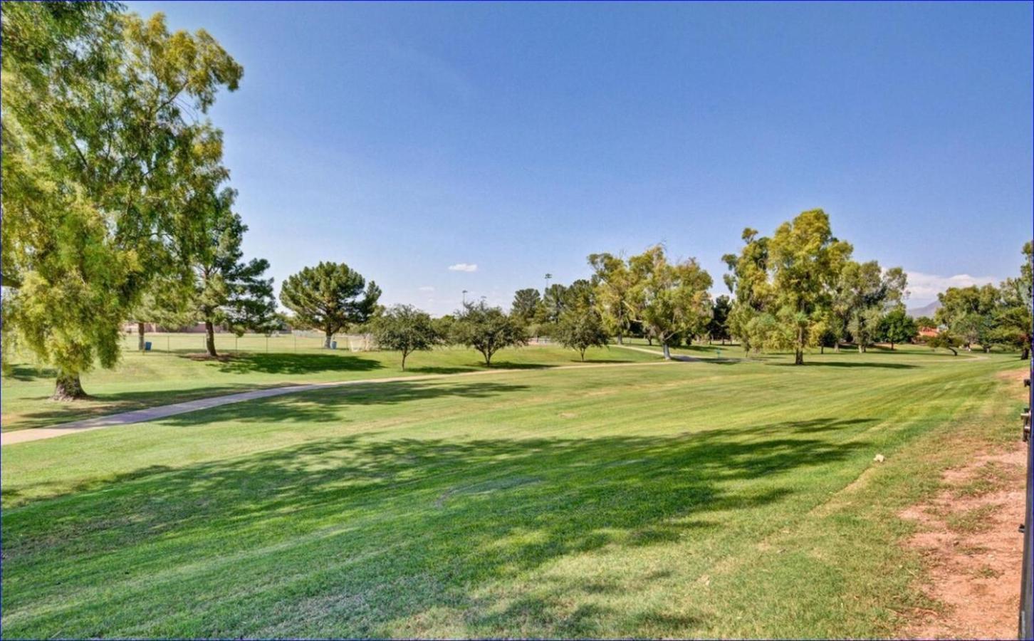 Pickleball, Tennis, Pool Spa, Bike Trail, Private Holiday home *